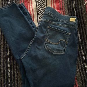 Women’s Levi’s signature pull-on skinny jeans size 18L. (34x32)